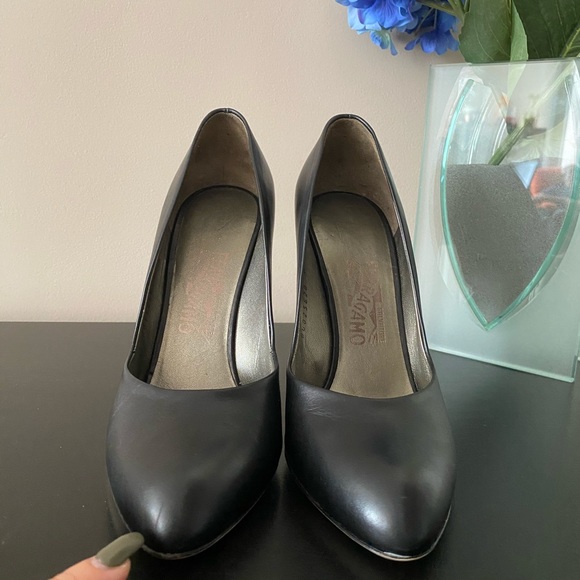 **PRICE DROP** Authentic Salvatore Ferragamo Black Pumps.Size 9.5 - Picture 7 of 13